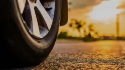 نصائح أساسية لسلامة الإطارات أثناء القيادة في فصل الصيف الحار