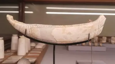 حكايات العاج في عصور ما قبل التاريخ: رحلة إلى حياة المصري القديم الإبداعية