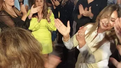 فنانات يرقصن على أنغام 