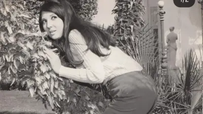 نادية الجندي تستعيد ذكريات شبابها بإطلالة شبابية لافتة