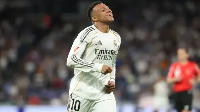 مدرب ألافيس يكشف سر حصوله على قميص مبابي بعد الخسارة أمام ريال مدريد