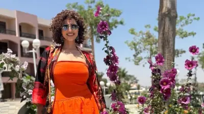 حنان مطاوع تخطف الأنظار بإطلالة برتقالية جذابة على إنستجرام وتكشف تفاصيل حماسها لمسلسل الكينج