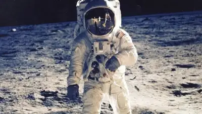 من أبولو إلى أرتيميس: رحلة البشرية النادرة نحو سطح القمر واستئنافها بعد عقود