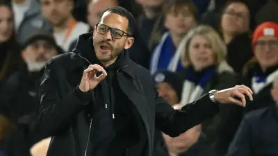 تشيلسي يتأخر في إقالة مورينيو رغم السلسلة الكارثية: تحليل للأسباب