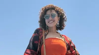 حنان مطاوع تخطف الأنظار بإطلالة صيفية مبهجة وسط الطبيعة الساحرة