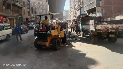 محافظ الجيزة يقود حملة لإزالة موقف عشوائي للسرفيس ورفع المخلفات في إمبابة