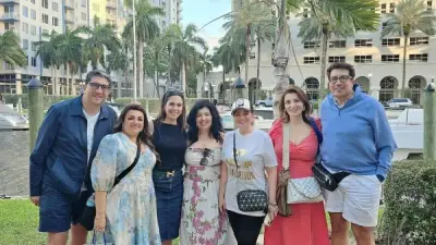 إلهام شاهين تشارك صورًا من جولتها الخيرية بأمريكا برفقة هاني رمزي وليلى علوي ولبلبة