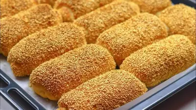 بمكونات بسيطة.. طريقة عمل فطائر السمسم والعسل بمذاق شهي في المنزل