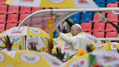 البابا لاون في ملعب باتا: الشباب نور المستقبل والعائلة حجر الأساس لمجتمع الرجاء