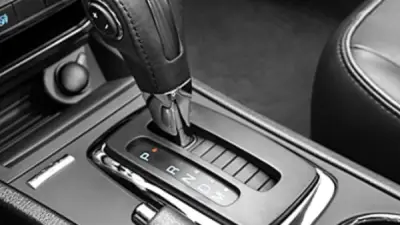 أخطاء شائعة يجب تجنبها عند قيادة السيارة الأوتوماتيك لحماية ناقل الحركة