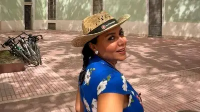 رانيا يوسف تثير الجدل بفستان مشجر في إسبانيا بإطلالة صيفية جريئة