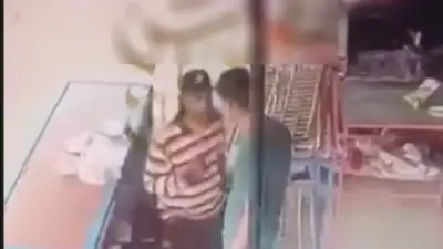 ميكانيكي يعتدي على عامل مخبز بسلاح أبيض لرفضه إعطاءه جوال دقيق فارغ