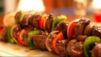 طريقة عمل الشيش كباب في المنزل بخطوات بسيطة وأحلى من الجاهز