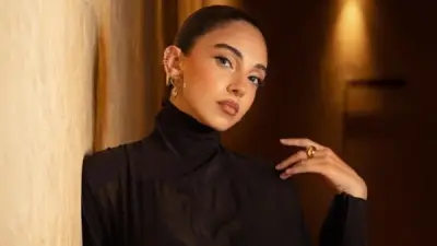 سلمى أبو ضيف تتألق بلوك كاجوال وتخطف الأنظار بجمالها الطبيعي