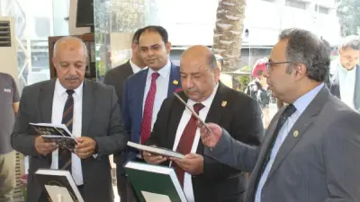 رئيس دار الكتب يقود جولة تفقدية لقيادات جامعة القاهرة ودار العلوم بمنفذ البيع