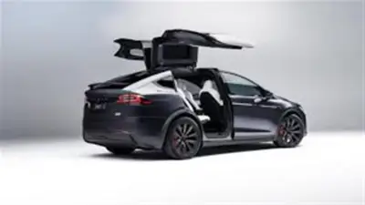 تسلا تطلق أول تاكسي روبوت بدون عجلة قيادة في ثورة للنقل الذكي