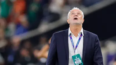 أستراليا تمنع مدرب العراق أرنولد من السفر لبغداد لأسباب أمنية