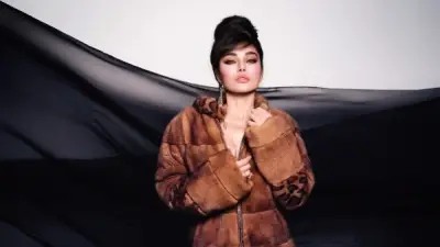 هيفاء وهبي تخطف الأنظار بجاكت فرو جريء وتستعد لفيلم 