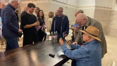 زاهي حواس يروي أسرار المدينة الذهبية وكليوباترا في جولة إيطالية كبرى