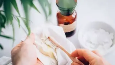 بدون إتلاف القماش.. طرق فعالة لإزالة بقع العرق من الملابس البيضاء والسوداء