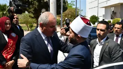 رئيس جامعة قناة السويس يستقبل وزير الأوقاف خلال مناقشة رسالة ماجستير