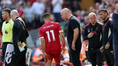 آرني سلوت يعلق على إصابة محمد صلاح وجدل هدف كريستال بالاس