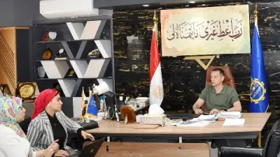 محافظ أسوان يشيد بجدارية تراثنا بعيوننا ويعلن تكريم المشاركين