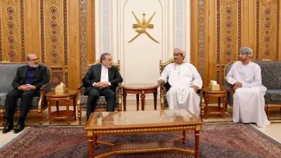 تحركات دبلوماسية إيرانية مكثفة: عراقجي يصل مسقط بعد زيارة إسلام آباد