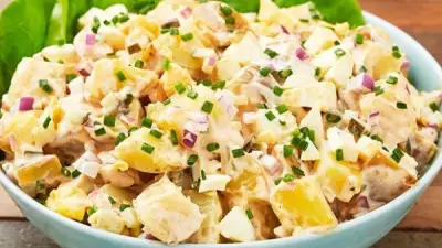 طريقة عمل سلطة بطاطس بالدجاج والبافلو صوص بخطوات سهلة