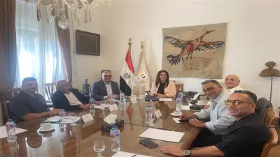 وزيرة الثقافة تبحث مع المنتجين سبل تطوير صناعة السينما المصرية