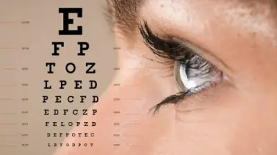 وداعًا للنظارات.. كل ما لا تعرفه عن عملية الليزك