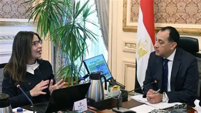 وزيرة الثقافة تستعرض استراتيجية عمل الوزارة أمام مدبولي لبناء الإنسان