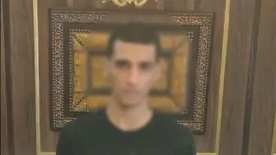 ضبط المتهم بكسر زجاج سيارة وسرقة محتوياتها في فيصل