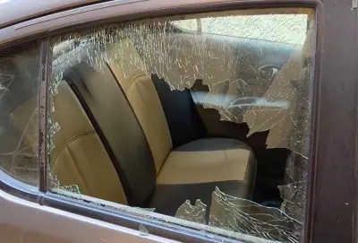 ضبط شخص حطم زجاج سيارة وسرق محتوياتها بالجيزة