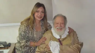 ليلى علوي تشيد بمسرحية الملك لير وتشكر يحيى الفخراني