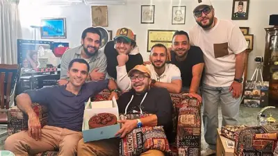 حسام داغر يحتفل بعيد ميلاده بمفاجأة من أصدقائه وشراء غرفة نوم سامية جمال