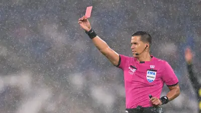 شجار تاريخي في ديربي إسباني.. لكمات وحشية وحالات طرد في مباراة هويسكا وريال سرقسطة