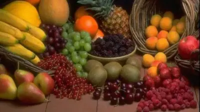 تحذيرات من فواكه صيفية تزيد خطر النزلات المعوية في الصيف