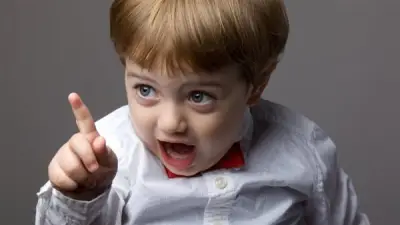 أسباب مرحلة الضرب والصفع عند الأطفال في عامهم الأول وكيفية التعامل معها