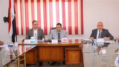 محافظ دمياط يلتقي أهالي كفر سعد في مبادرة المحافظ هيجيلك ويحل مشكلاتهم