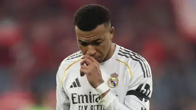 تشخيص إصابة مبابي في العضلة النصف وترية وموقفه من الكلاسيكو غير محدد