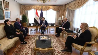 وزير الاتصالات يبحث مع إنتل تعزيز التعاون في الذكاء الاصطناعي والأمن السيبراني