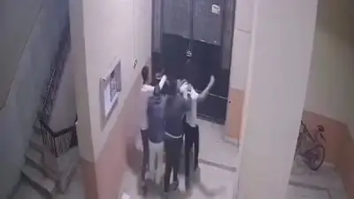 بالفيديو.. لحظة استدراج وضرب طالب ثانوي داخل منزله في طنطا