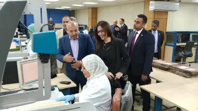 وزيرة الثقافة تتفقد دار الكتب وتتابع أحدث أجهزة المسح الرقمي للوثائق