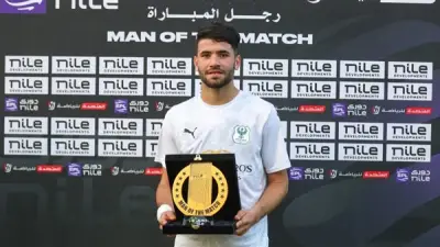 منذر طمين يتوج بجائزة أفضل لاعب في مباراة المصري وسموحة بالدوري