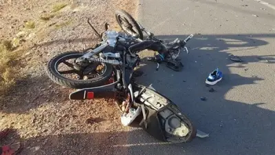 مصرع عامل في حادث تصادم سيارة نقل بدراجة بخارية على طريق الصف