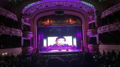 كامل الباشا يتسلم تكريم المخرج الفلسطيني أحمد الدنف في افتتاح مهرجان الإسكندرية للفيلم القصير