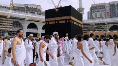 حكم ترك ركعتي الطواف خلف مقام إبراهيم في العمرة