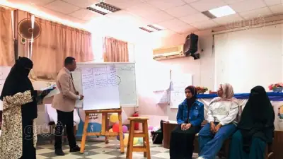 محافظ أسوان يؤكد التوسع في برامج التثقيف المالي وتمكين المرأة