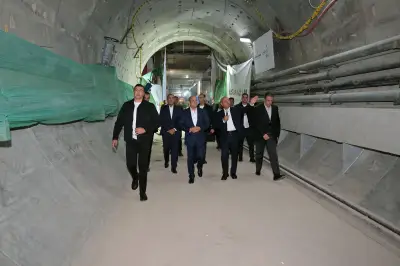 الرئيس السيسي يتفقد الأعمال الإنشائية لمشروع محطة مترو الأهرامات